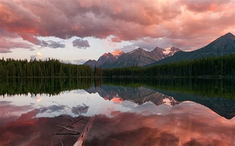 Canada Banff National Park Rocky Mountains Herbert Lake