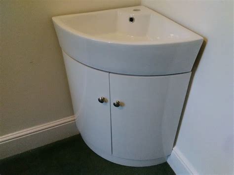 650 Mm Gloss White Corner Vanity Unit With Ceramic Sink In Torquay