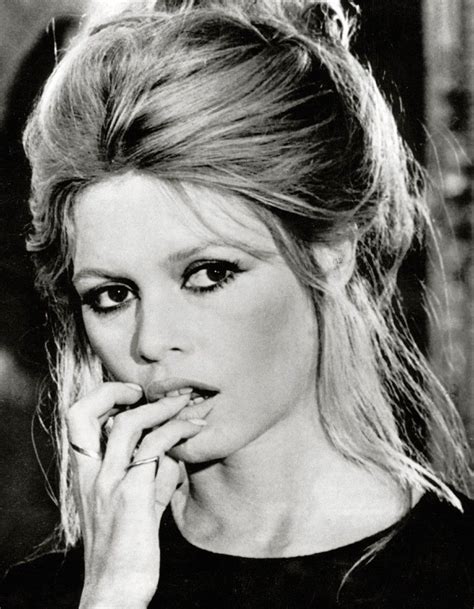 Le Chignon Glamour De Brigitte Bardot En 1974 Brigitte Bardot