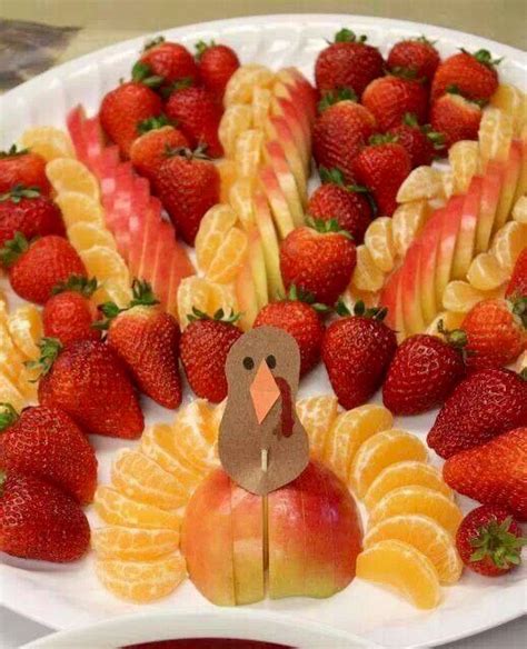 Turkey Centerpiece Made Out Of Fruit Art Thanksgiving Fruit Thanksgiving Fun Thanksgiving Treats