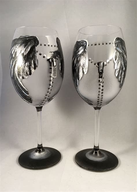 Dark Angel Hand Painted Wine Glass Hogar