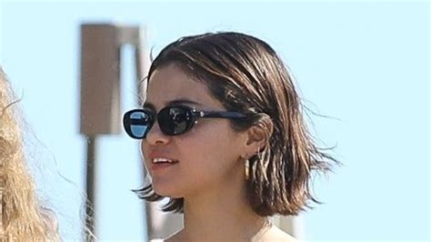 See Selena Gomezs New Blunt Bob Haircut Allure