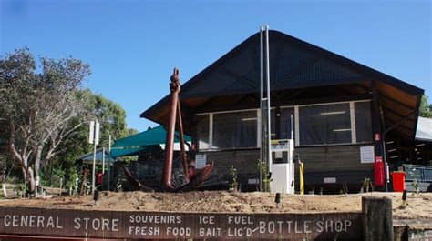 Se tilbud på fraser island retreat, herunder fuldt refunderbare priser med gratis afbestilling. Fraser Island Shops and Bottle Shops - Drop Bear Adventures
