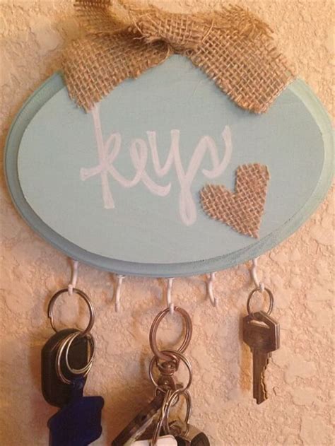 The fact that you are already running late for work doesn't help when you're looking for those elusive keys. 15 DIY Key Holder Ideas | DIY to Make