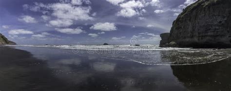 Maori Bay Muriwai Near Gannet Colony Beach Day Trip Black Sand Stock