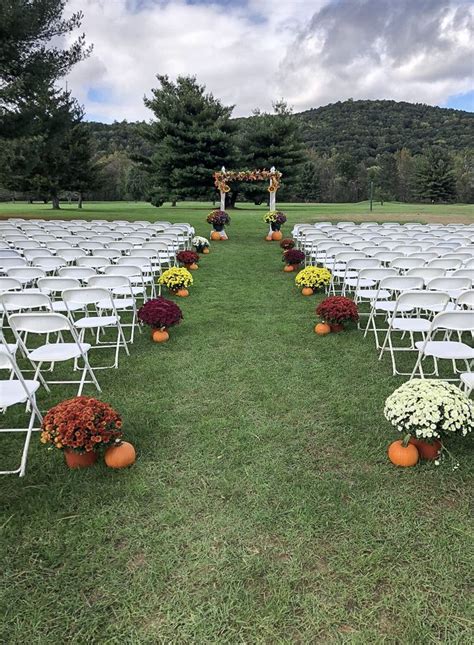 Fall Aisle Design Mums And Pumpkins Shadowbrook Resort Wedding Venue