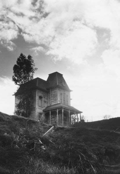 The Iconic Psycho House Over The Years 17 Pics