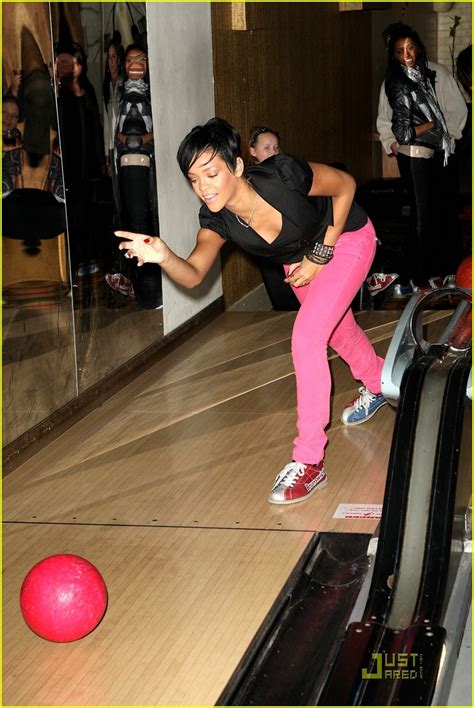 Full Sized Photo Of Rihanna Bowling Babe 15 Photo 960711 Just Jared