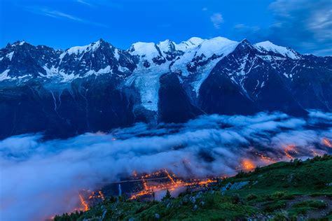 Chamonix Valley Is Breathtaking In The Evening Explore The Iris France