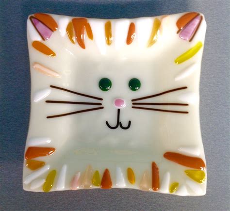 Adorable Fused Glass Cat Head Dish Glass Fusing Projects Fused Glass Ornaments Fused Glass