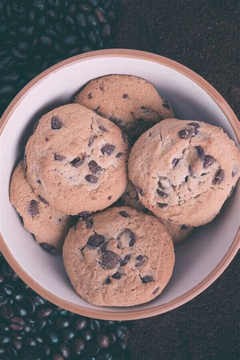 Within the first two years that the company store was open, he was baking six tons of cookies. Copycat Famous Amos Chocolate Chip Cookies Recipe ...