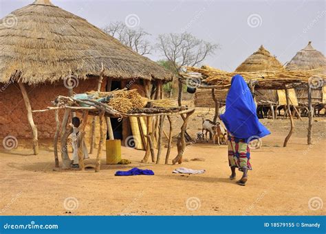 Case Africane Tradizionali Del Villaggio Immagine Editoriale Immagine