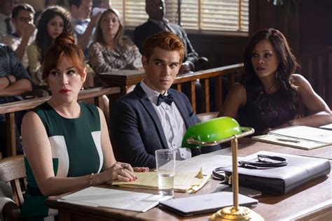 Riverdale Season 3 Premiere Review Cults Gangs And Archie Collider