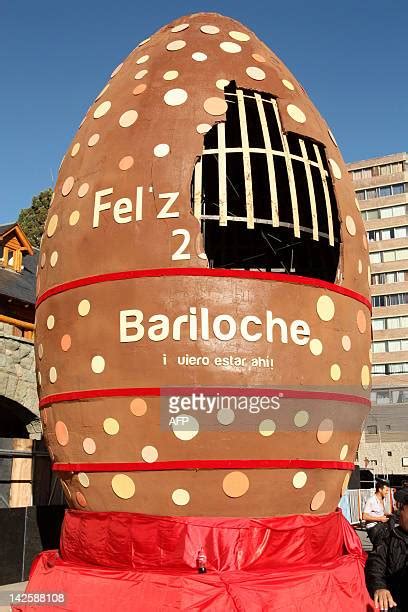 Worlds Largest Chocolate Easter Egg Photos And Premium High Res Pictures Getty Images