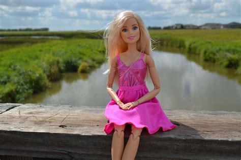 Attractive Barbie Blonde Caucasian Doll Dress Fashion