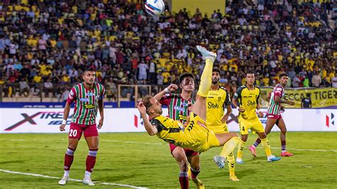 Hyderabad Fc Atk Mohun Bagan Play Out Goalless Draw Football News Hindustan Times