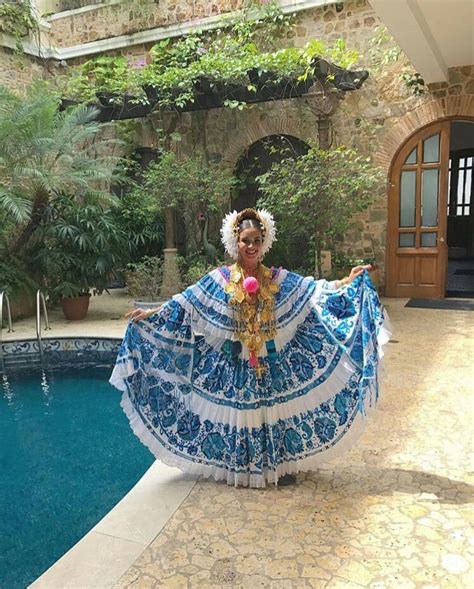 Lia Maybeth Reina Del Festival Nacional De La Pollera Panamanian Dancers Aes Folk