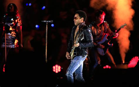 Lenny Kravitz Ripped His Pants On Stage Video