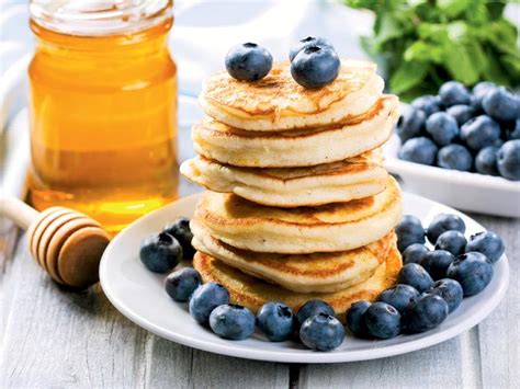 Naleśniki z jagodami przepis na amerykańskie pancakes Przepisy