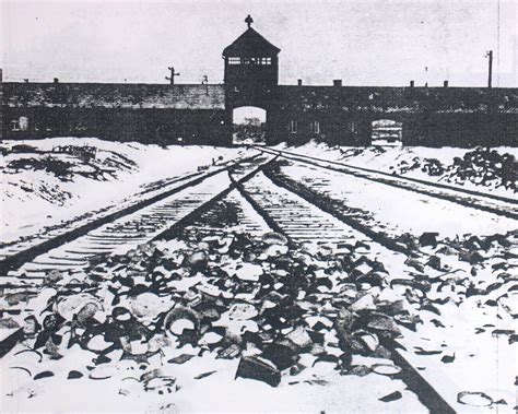 L'ingresso del campo di concentramento di auschwitz. Ingresso al campo di Auschwitz