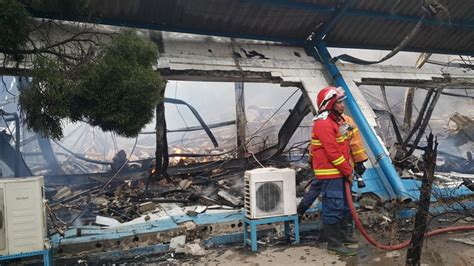 pabrik garmen  tangerang ludes terbakar okezone news