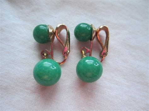 Vintage Kramer Gold Tone Green Jade Clip On Earrings 1