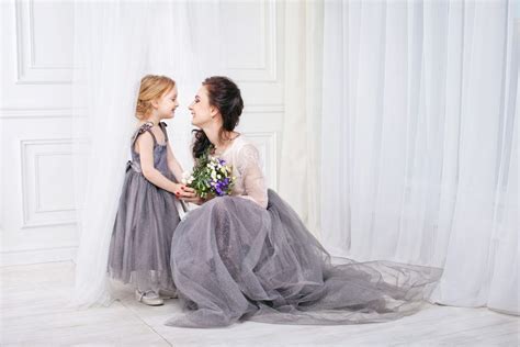 23 Incredibly Cute And Adorable Photo Shoot Ideas For Mother And Daughter Daughter Photo Ideas