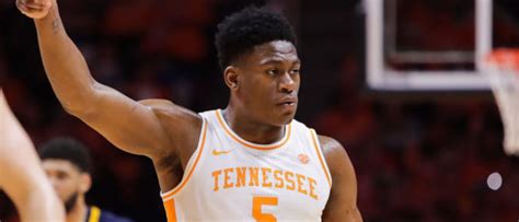 Tennessee Basketball Player Admiral Schofield Sings Adele Song The