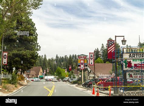 Crestline California Hi Res Stock Photography And Images Alamy