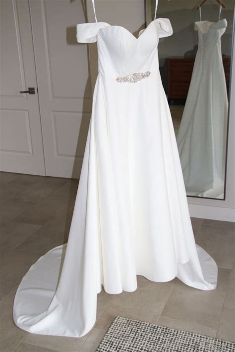Check out our wedding dress selection for the very best in unique or custom, handmade pieces from our dresses shops. Used Stella York 6718 Wedding Dress | Size: 12 $915