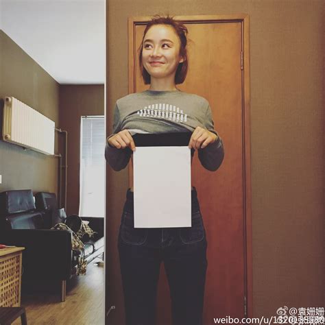 Chinese Women Are Showing Off Their Thin Waists Behind Sheets Of Paper