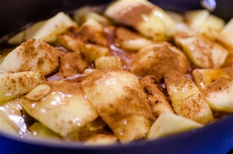 Se già state pensando che le mele cotte sono solo per i malati, vi state sbagliando di grosso. Mele Cotte: come prepararle al forno o in padella | Torta ...