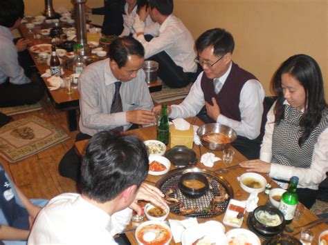 The Dos And Donts Dining Etiquette And Table Manners In South Korea