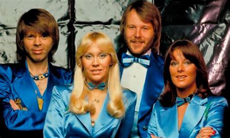 They became one of the most commercially successful acts in the history of popular music, topping the charts worldwide from 1974 to 1983. ABBA anuncia temas inéditos para el 2021