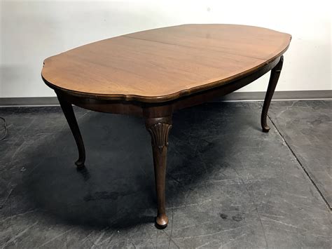 Oval coffee table in maple with traditional stencil detail. 10 Thomasville Glass Top Coffee Table Gallery