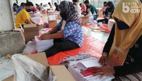 Jika kamu berencana membuatnya, yuk ikuti contoh surat dalam pelibatan dengan pihak kedua, maka sering kali kita membuat surat kontrak kerja proyek yang dimaksudkan agar hal apapun yang terjadi di kemudian hari sudah tertuang. Coblosan Sudah Dekat, KPU Tuban Lakukan Tahapan Sortir dan ...