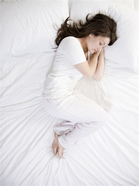 Beneficios De Dormir Con Una Almohada Entre Las Piernas Cadena Dial