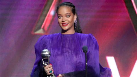 Rihanna Beautiful In Sexy Purple Dress At 51st Naacp Image Awards In Pasadena Hot Celebs Home