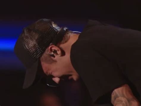 Vmas 2015 Justin Bieber Reveals He Was Crying On Stage Because He Felt Overwhelmed At People