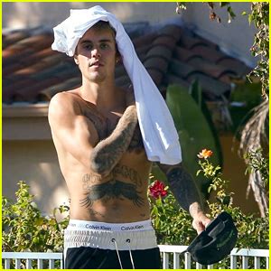 Shirtless Justin Bieber Shows Off Bulging Biceps Toned Abs Justin