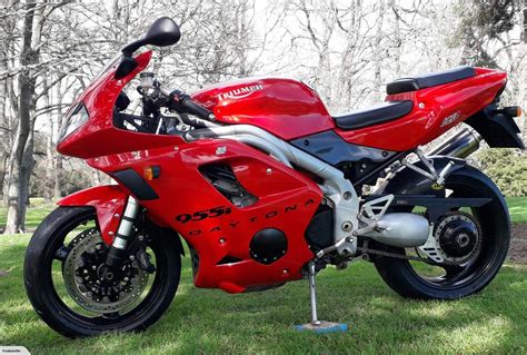 The beautiful daytona t595 of 1997 was a mighty fine bike but never really had. Triumph Daytona 955i Special Edition