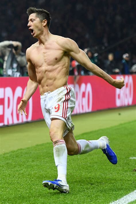 Robert lewandowski scores his 500th senior career goal. CO ON ROBI? Robert Lewandowski tak się cieszył z gola, że ...