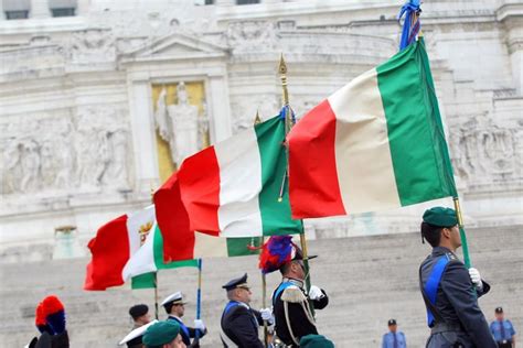 Storia Del Tricolore La Bandiera Che Si Festeggia Il 7 Gennaio Metronews
