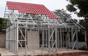 Ingat bahwa setiap pemasangan baja ringan memerlukan perhitungan dan pemasangan yang tepat agar tidak. 5 Kelemahan Atap Baja Ringan pada Rumah Tinggal - RumahLia.com