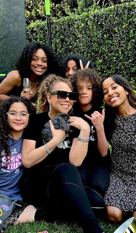 Mariah Carey And Her Kids Celebrate Easter With A Real Bunny And A