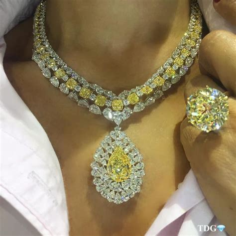 Pin By Ami Shah On Jewlery Diamond Chokar Jewelry Diamond Amazing