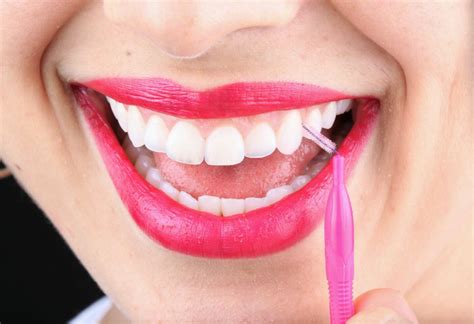 escova interdental como usar ideal para limpeza entre dentes