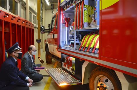 Dir werden wichtige grundlagen und spezielle tipps zum das erste kleinlöschfahrzeug allrad logistik baute rosenbauer auf einem mercedes sprinter 519 cdi 4×4 auf. TSF Logistik in Dienst gestellt | 100% Hof