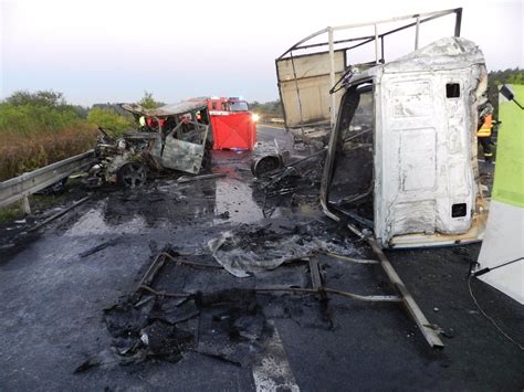 Za volantem osobního auta seděl jan kočka mladší, vnuk známého provozovatele matějské pouti ahaonline.cz >žhavé drby >tragická nehoda jana kočky (†28) z klanu kolotočářů: Našel si přítelkyni a vychovával její děti: Promluvil ...