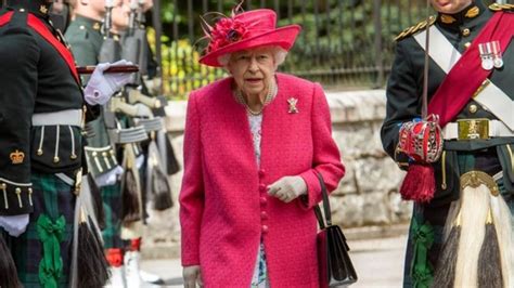 Kraljica Elizabeta Ii Zabrinula Izgledom Celebrity